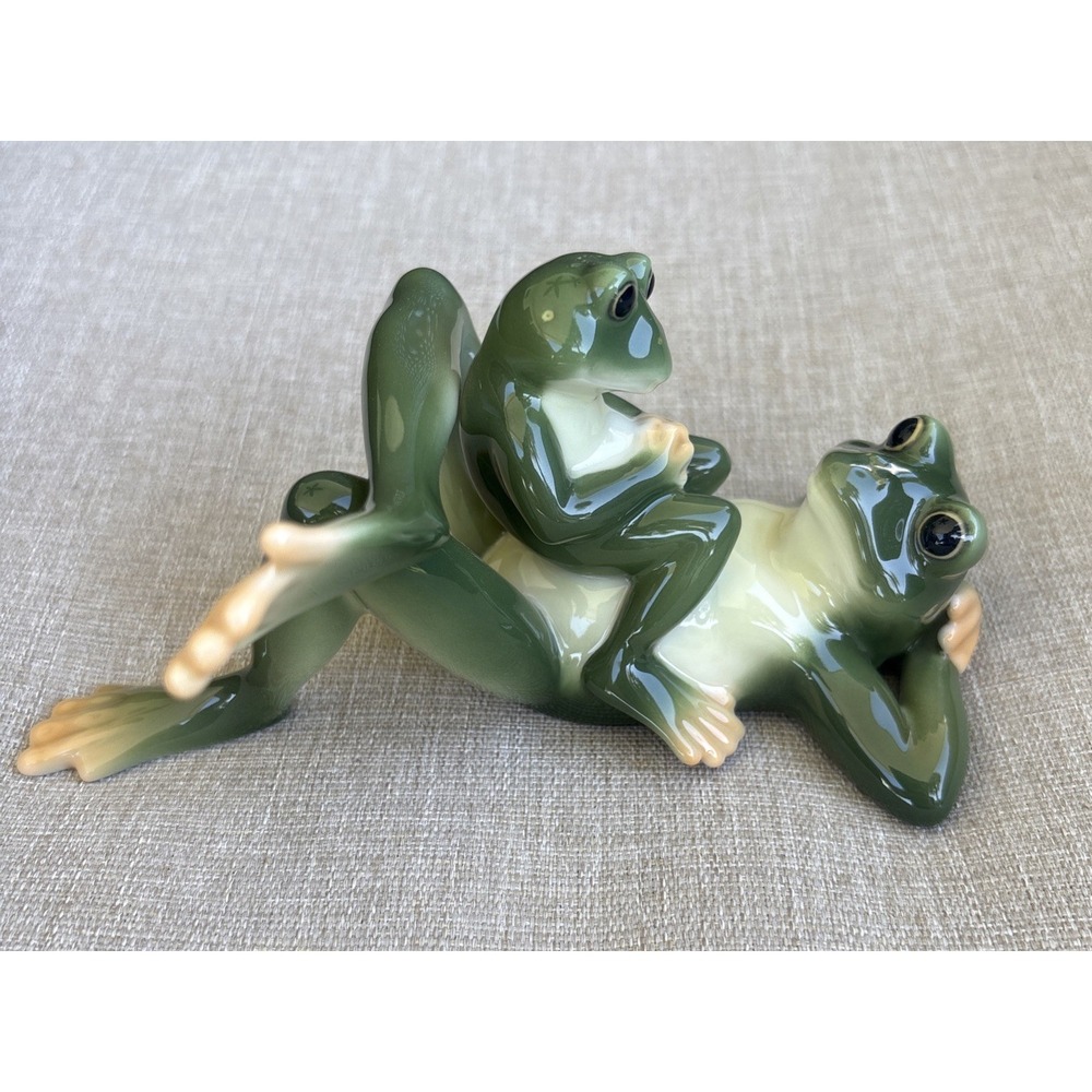 FRANZ AMPHIBIA FROG FIGURINE 2004 FATHER & SON LAYING DOWN FZ00624 Retired Rare